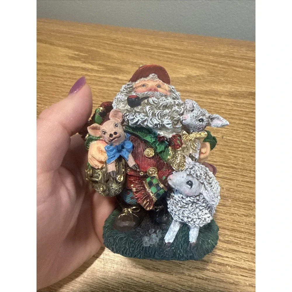 Crinkle‎ Clause (Agri Clause) Santa with Sheep and Pig